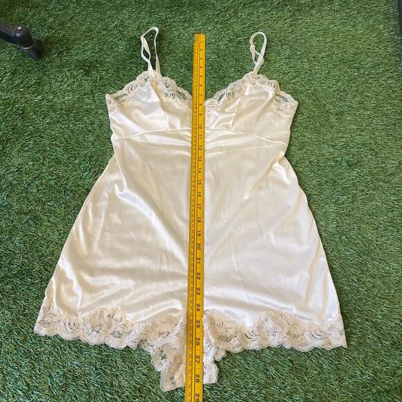 Vintage Van Raalte Teddy / Leotard / Romper / Singlet in Lace and Nylon Sz 32 /S - Picture 13 of 16